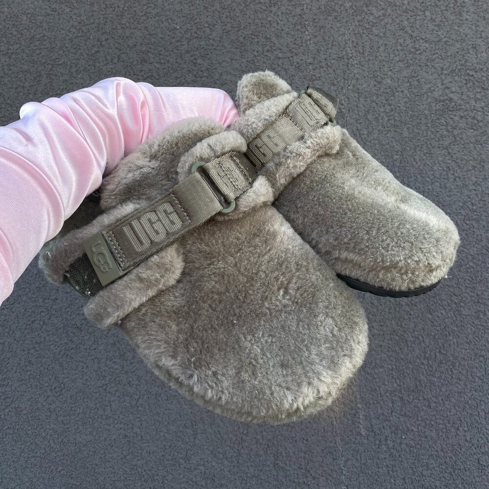 Ugg Fluff It On Slippers
